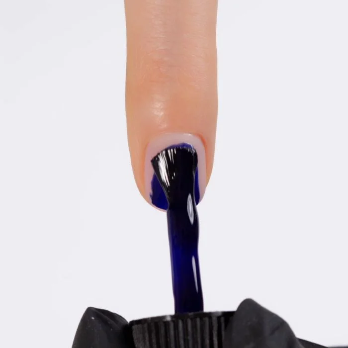 Anwendung von UV Nagellack NL118 Alterego