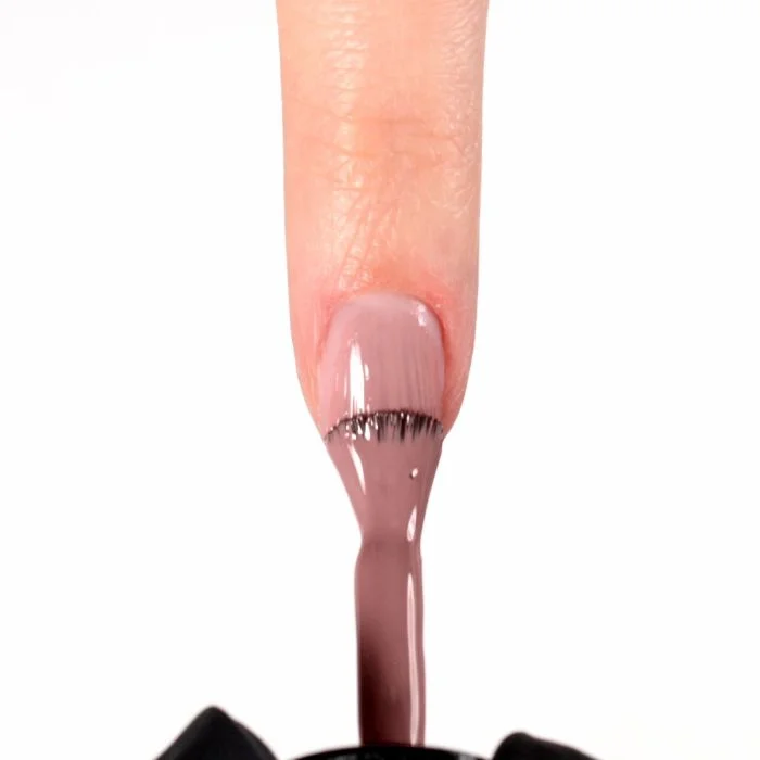Anwendung von UV Nagellack SP600 Pinky Blush 