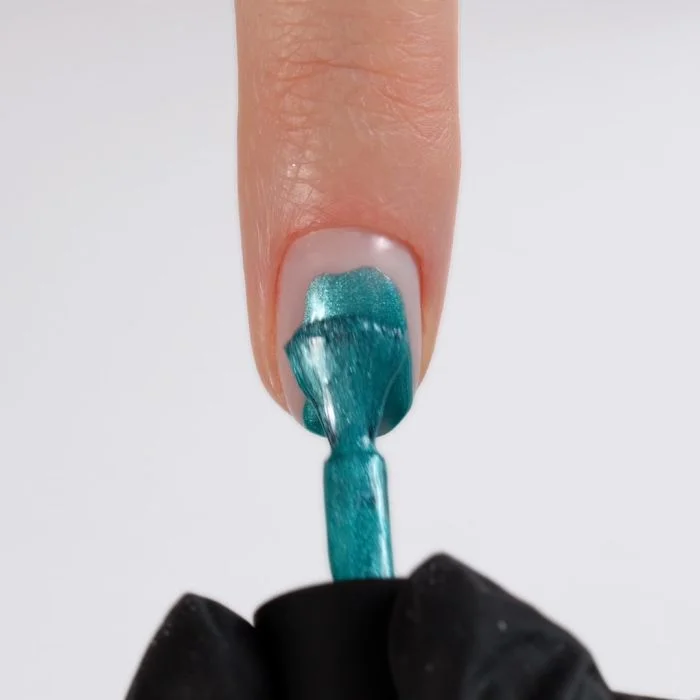 Application of Gel Nail Polish GPA01 Maracaibo