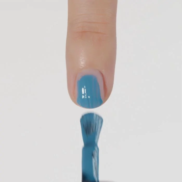 Applicazione di Smalto semipermanente SP769 Techno Blue