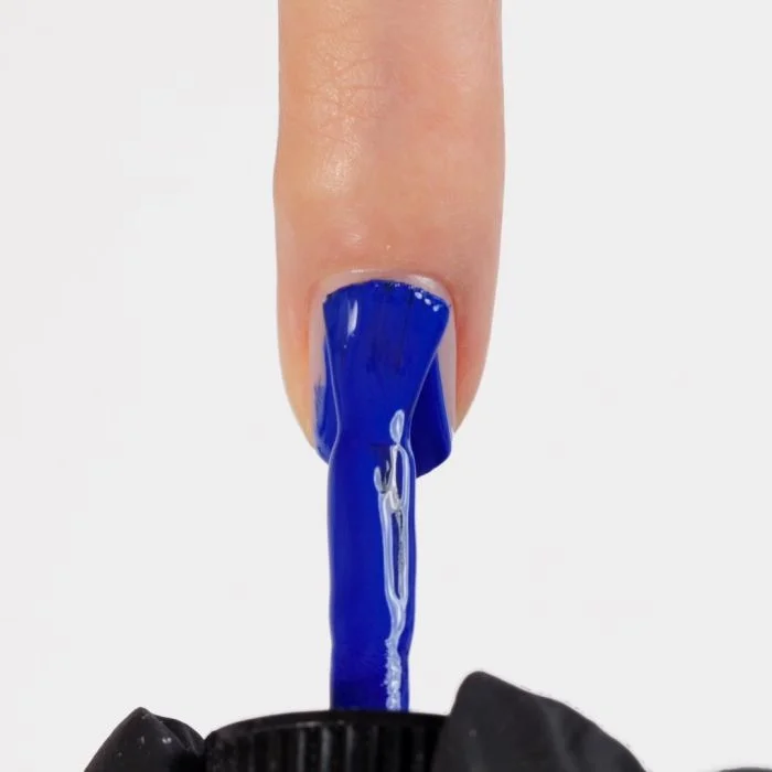 Applicazione di Smalto semipermanente SP525 Manolo
