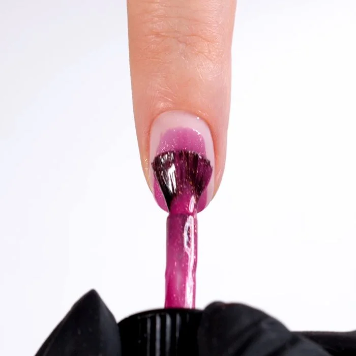 Anwendung von UV-Nagellack SP485 Milady