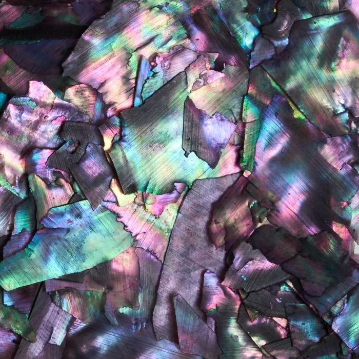 Tahiti Crushed Shell - Opalescent multicolour mother of pearl flakes for nail decoration - detail 1