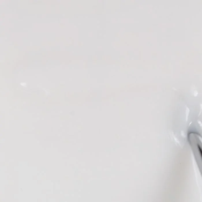 Application de Vernis semi-permanent VS166 Milky White