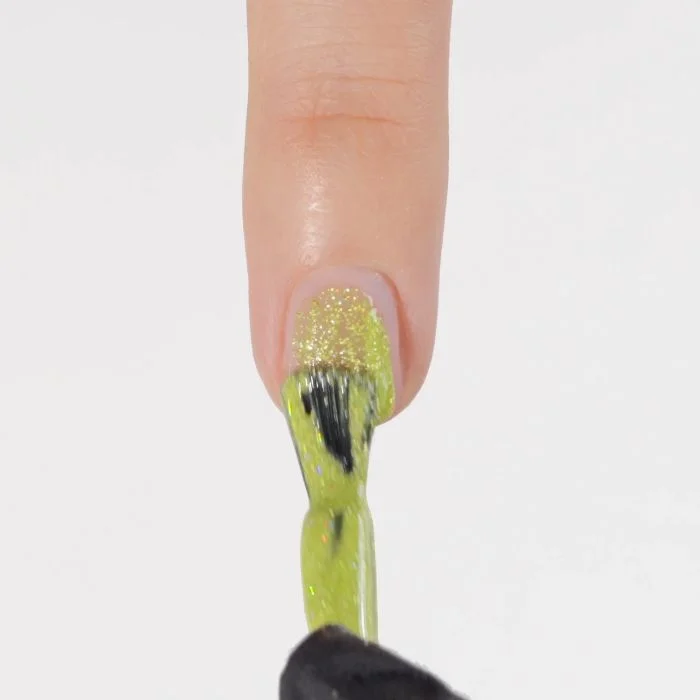 Aplicación de Esmalte semipermanente SP791 Electro Lime