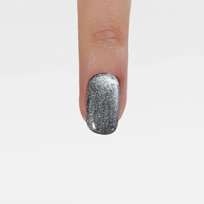 Anwendung von UV-Nagellack SP194 Platinum Cat Eye
