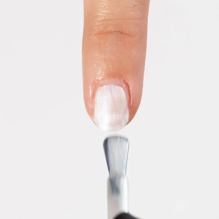 Anwendung von Nagellack NP795 White Satin