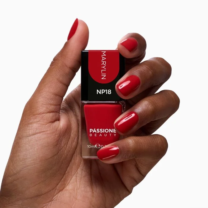 Nail Lacquer NP18 Marilyn - Red nail lacquer - detail 1