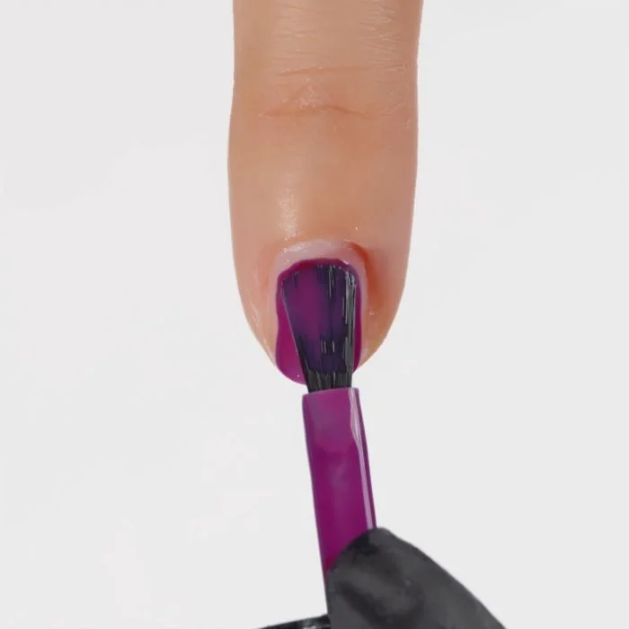 Anwendung von Nagellack NPA129 Perfect