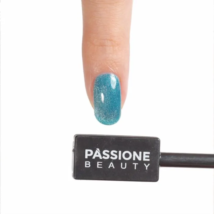 Applicazione di Smalto semipermanente SP620 Peacock Velvet Cat Eye