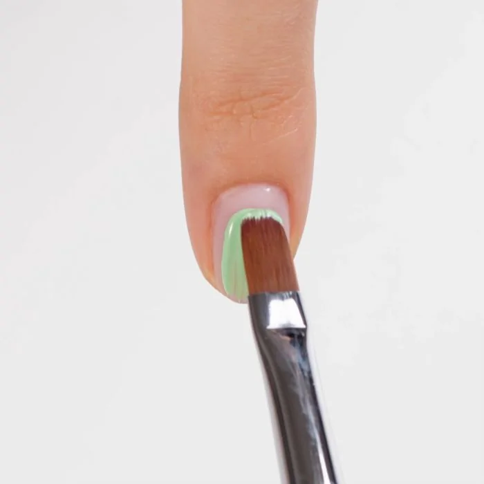 Applicazione di Gel color F30 Milky Mint