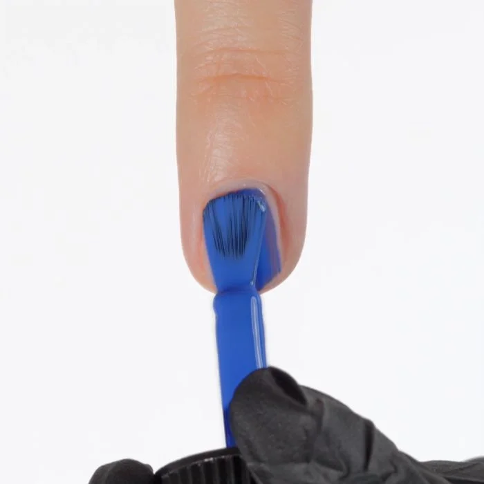 Aplicación de Esmalte semipermanente SP805 Indigo Splash