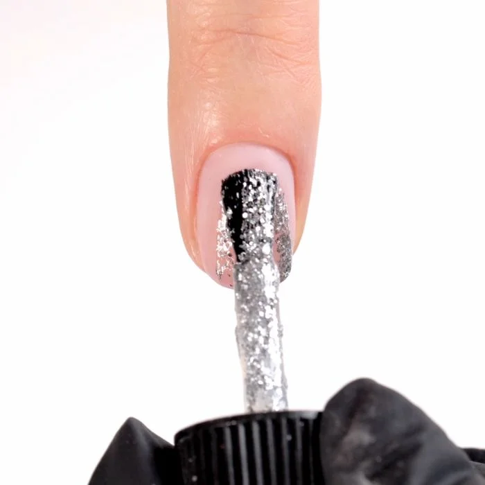 Anwendung von UV-Nagellack SP80 Silver Star