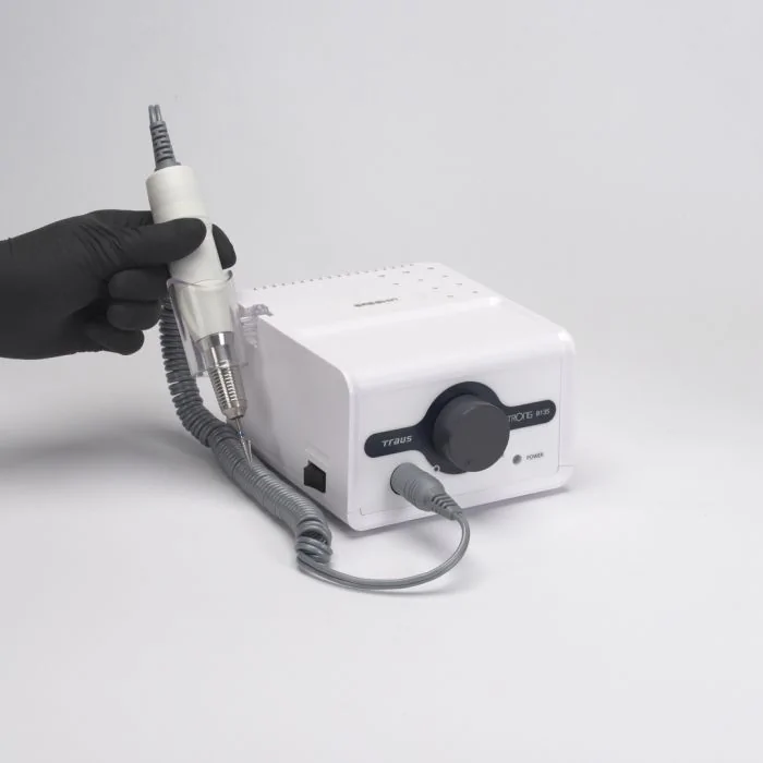 Aplicación de Torno Saeshin Strong B135 con mango 120II blanco