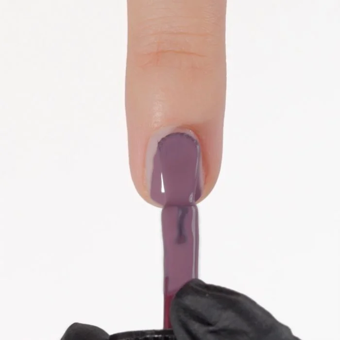 Aplicación de Esmalte semipermanente SP652 Mauve Petal