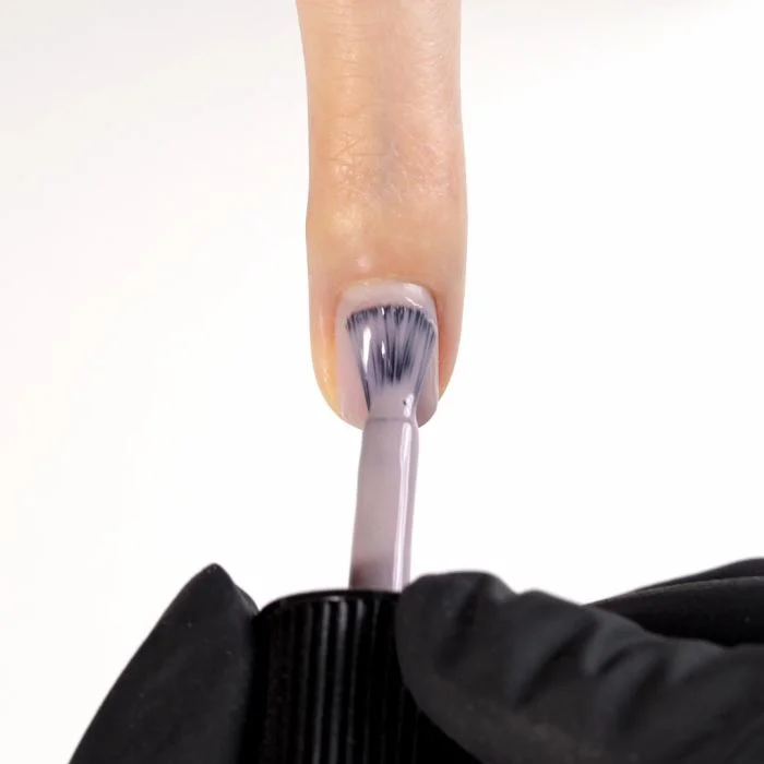 Applicazione di Smalto semipermanente SP22 Cashmere