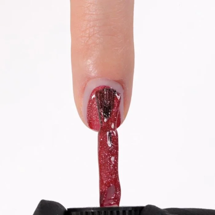 Application de Vernis semi-permanent SP846 Ruby Sparks