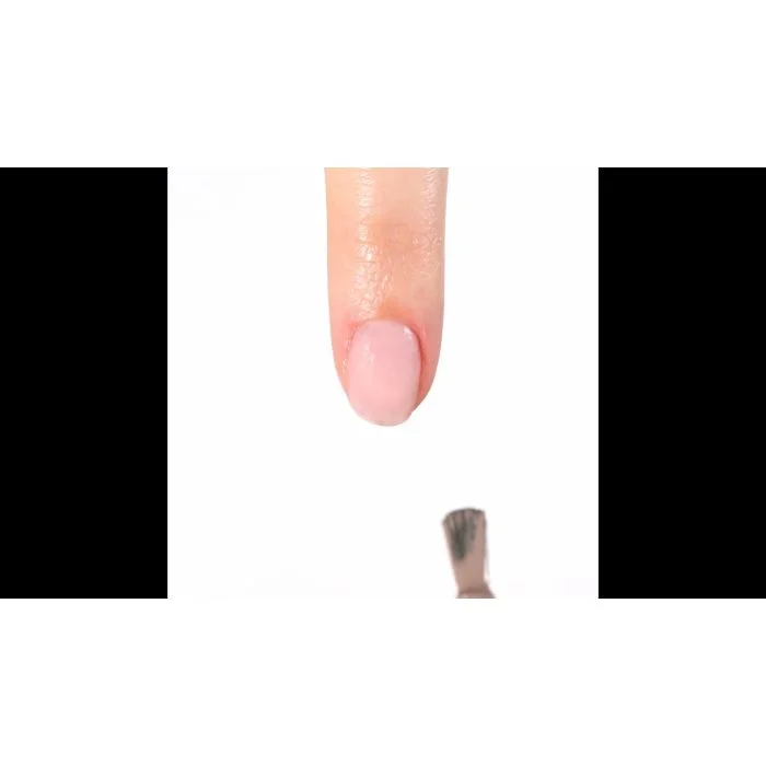 Applicazione di Smalto semipermanente SP595 Warm Nude