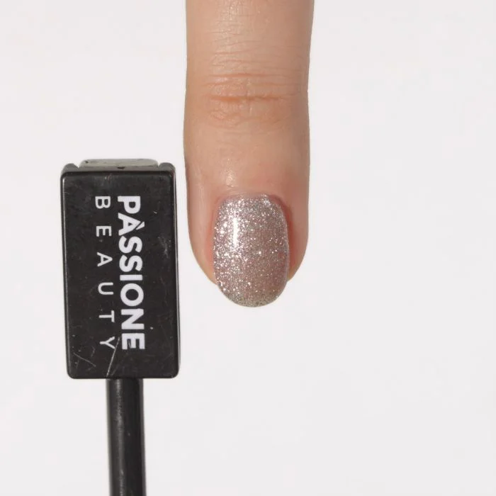 Application de Vernis semi-permanent SP743 Écru Flash Cat Eye