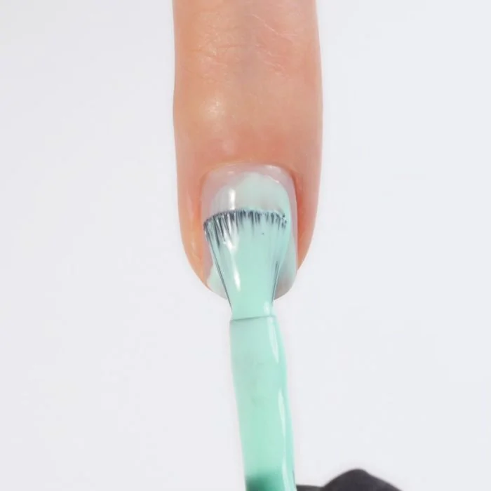 Application de Vernis semi-permanent VS74 Apple Milkshake