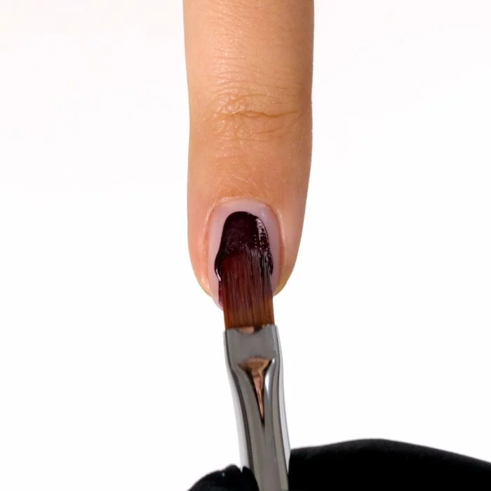 Applicazione di Gel Color F93 Fenty Red