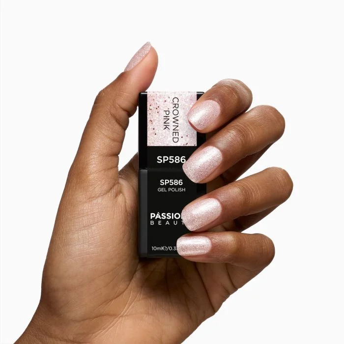 Esmalte semipermanente SP586 Crowned Pink - Esmalte semipermanente rosa transparente con micropurpurina plateada y holográfica - detalle 2