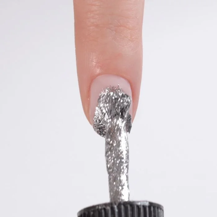 Application of Gel Nail Polish SP449 Olaf