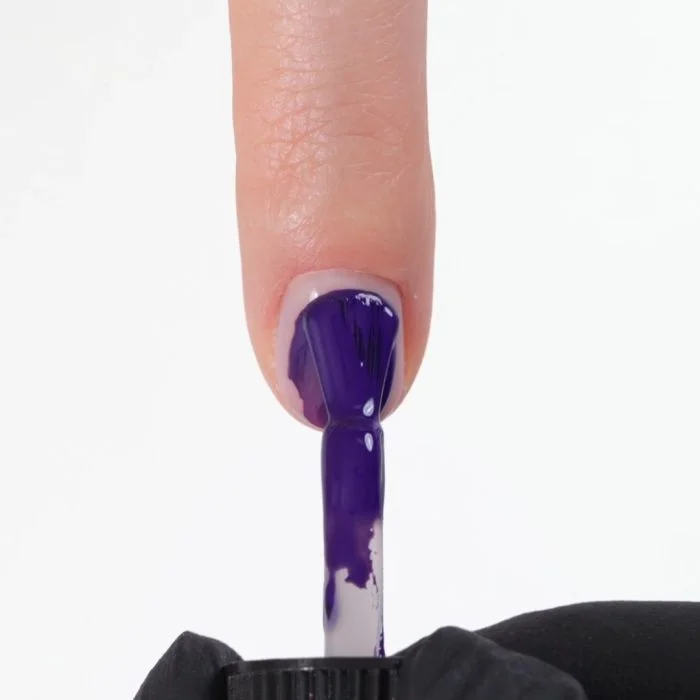 Applicazione di Smalto semipermanente SP837 Purple Moon