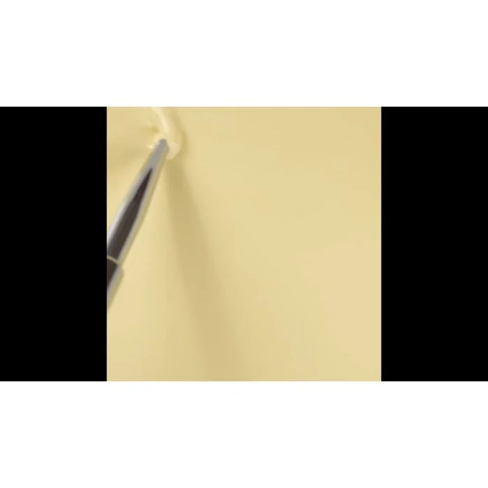 Anwendung von UV Nagellack NL75 Banana Milkshake