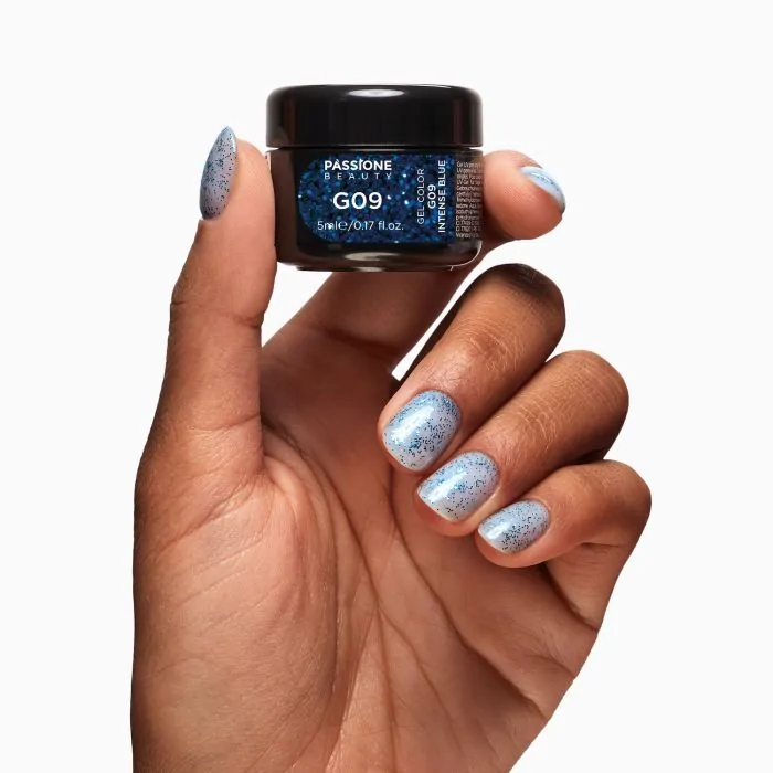 Glitter Farbgel G09 Intense Blue - Farbgel in transparent mit blauen Glitter - Detail 2
