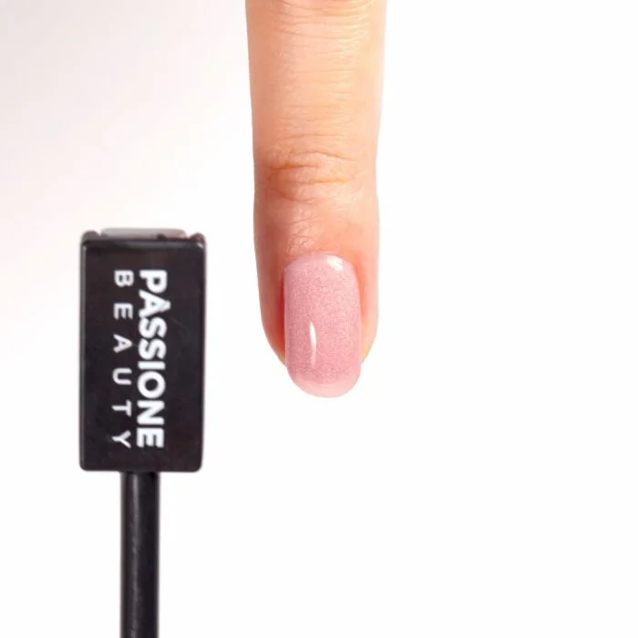 Anwendung von UV-Nagellack SP386 Dashing