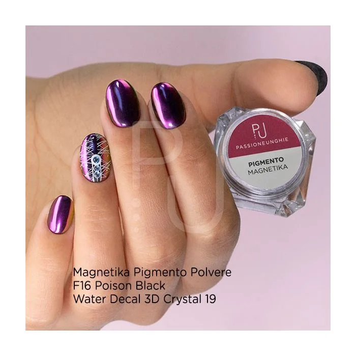 Magnetika Pigment Powder - Violet metal effect nail pigment - detail 2