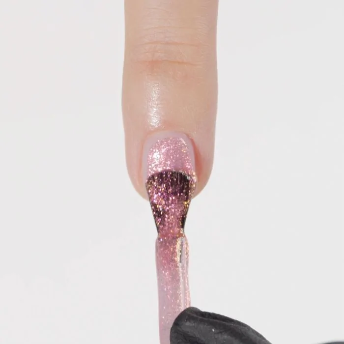 Applicazione di Smalto semipermanente SP780 Shimmer Pink