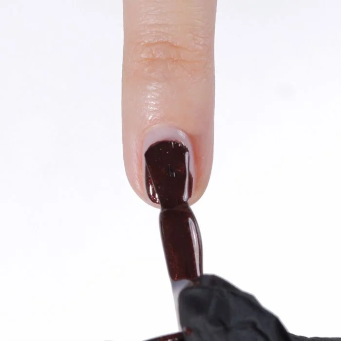 Application de Vernis semi-permanent SP813 Burnt Amber