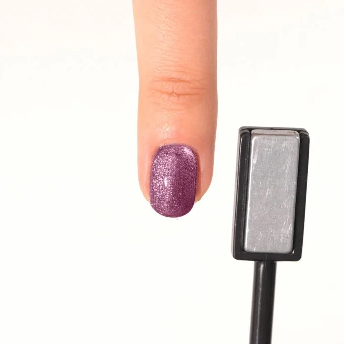Application of Gel Nail Polish SP617 Rose Velvet Cat Eye