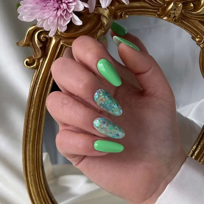 Light Blue Glow Glitter - Opalescent blue glitter and sequins - detail 2