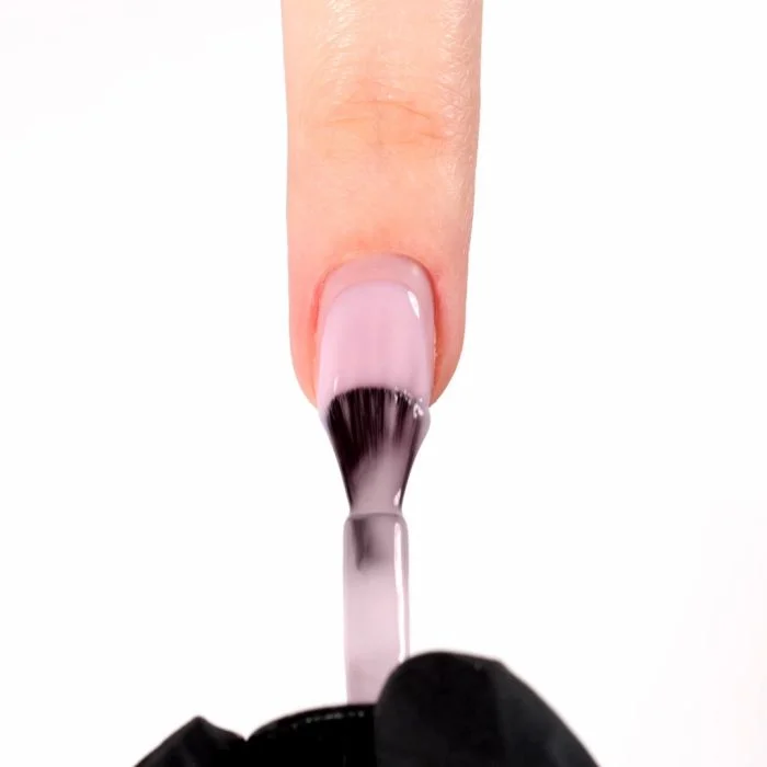 Application de Vernis semi-permanent SP666 Milky Soft Pale Bloom