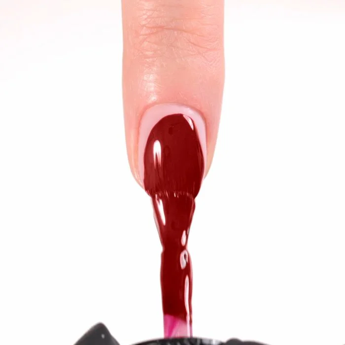 Applicazione di Smalto semipermanente SP633 Rich Ruby