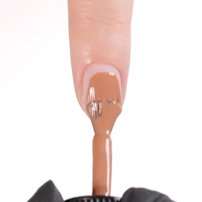 Aplicación de Esmalte semipermanente SP593 Frappuccino