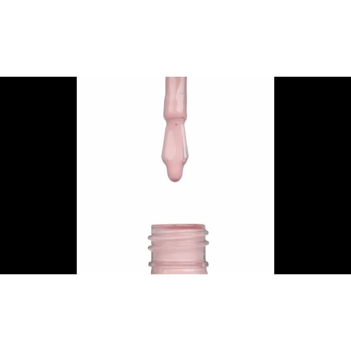 Anwendung von Nagellack NP599 Doll Blush