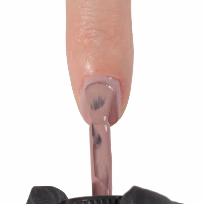 Application de Vernis semi-permanent SP815 Silent Dune