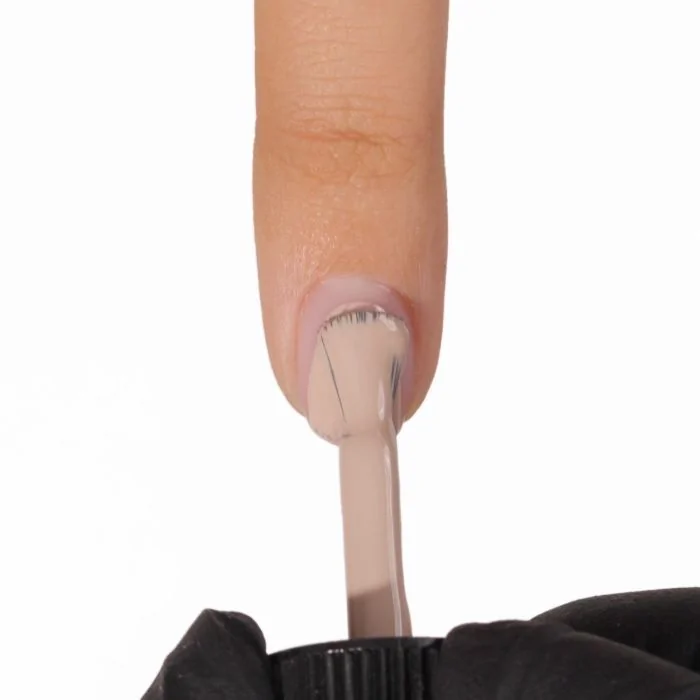 Aplicación de Esmalte semipermanente SP740 Creamy Beige