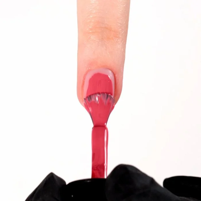 Anwendung von UV Nagellack SP687 Strawberry Frappè