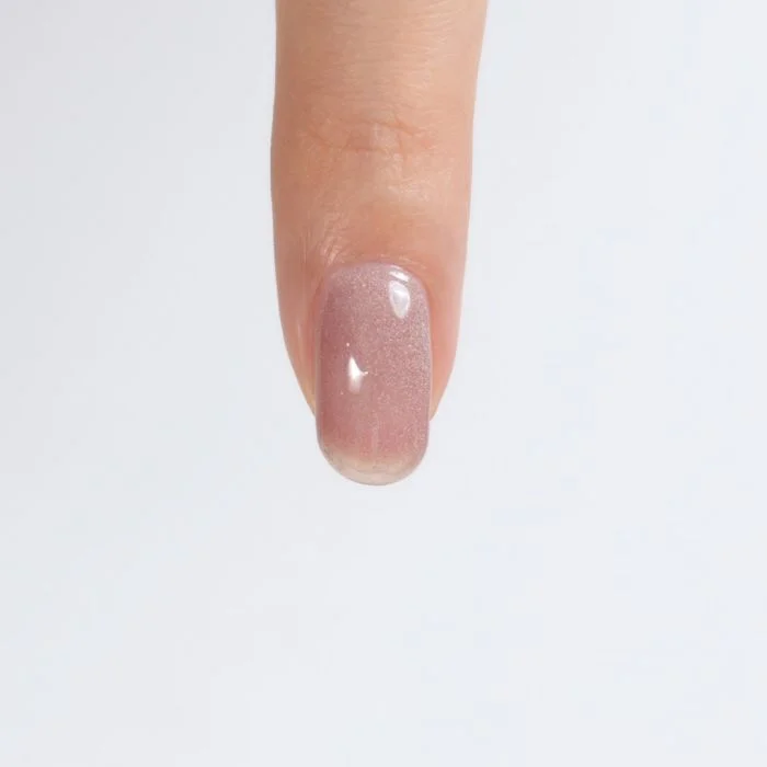 Anwendung von UV-Nagellack SP428 Wooly