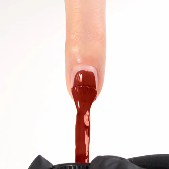 Anwendung von UV Nagellack NL325 Burnt Caramel