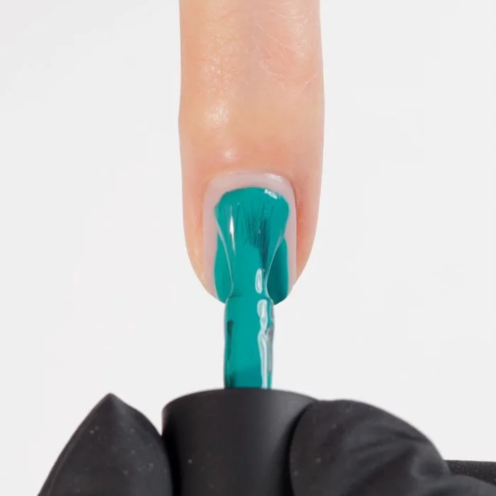 Application of Gel Nail Polish GPC08 Malibù 