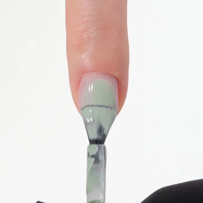 Application de Vernis semi-permanent SP828 Giada Green