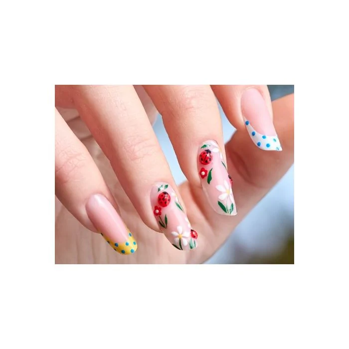 Ladybug nails | Nail art coccinella