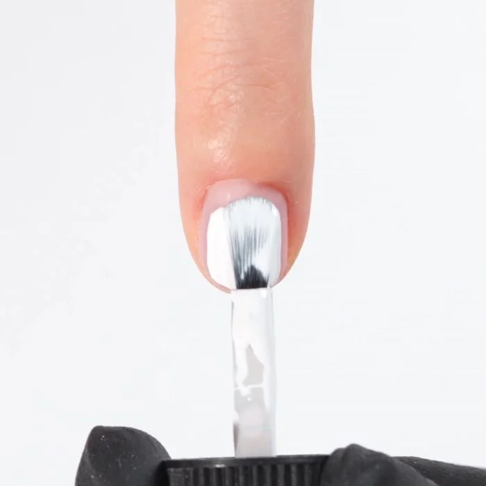 Application de Vernis semi-permanent SP832 White Shirt