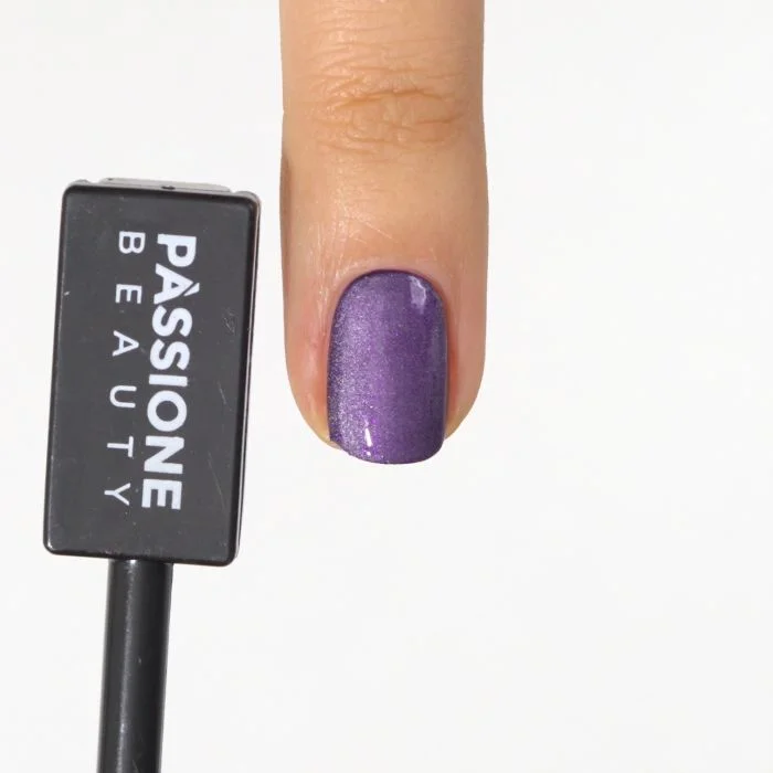 Application of Gel colour A960 Magic Purple